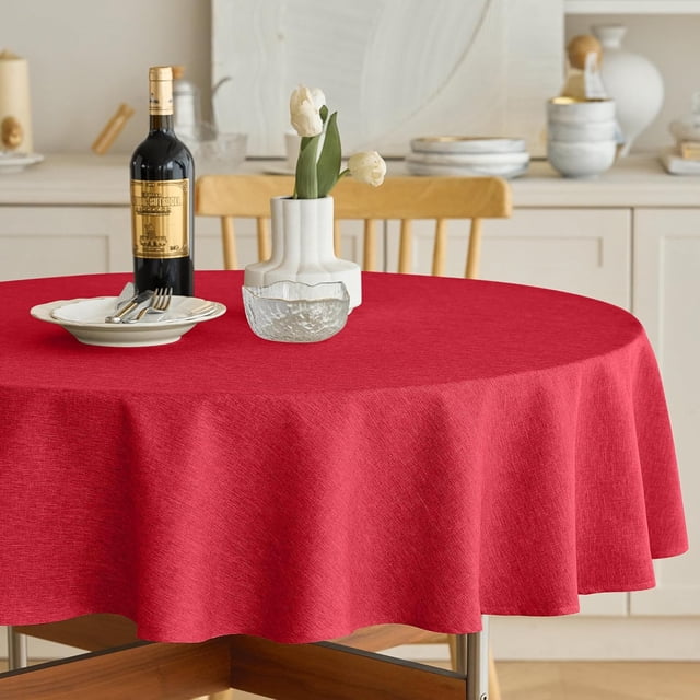 Decorelia Nappe Ronde Imperméable Rouge de Noël pour Table Ronde, Nappes Décoratives Style Ferme Anti-Rayures pour les Fêtes, Banquet, Table de Salle à Manger et de Cuisine (60 Pouces, Ronde (2-4 Places, Rouge)