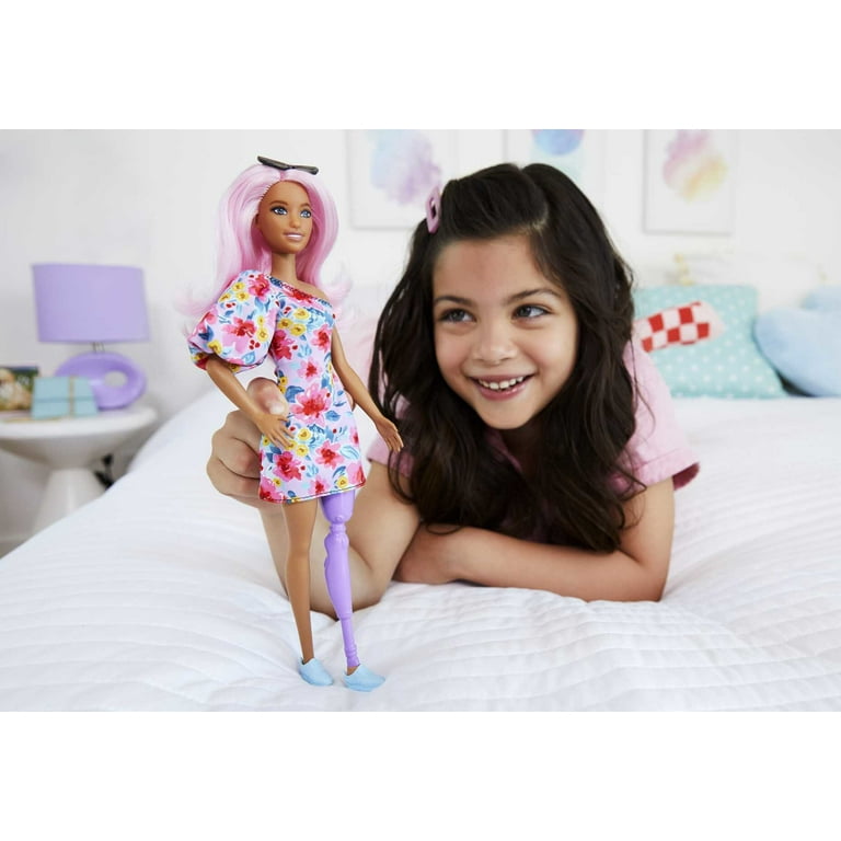 Barbie Fashionistas Doll #189 in Sleeveless Dress with Curvy Body, Crimson  Braids & Accessories