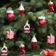 thumbnail image 1 of Adornos navideños indestructibles - 2 juegos de bolas colgantes de plástico rojo • Decoraciones irregulares con colgantes que caen • 4 tamaños para árbol y fiesta, 1 of 6