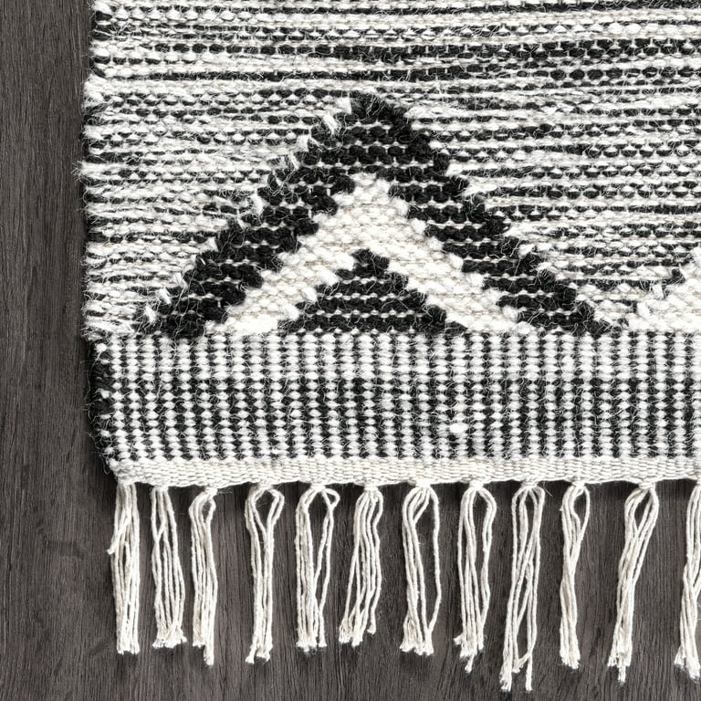 nuLOOM Savannah Moroccan Tasseled Wool Area Rug for Living nuLOOM Savannah Moroccan Tasseled Wool Area Rug for Living