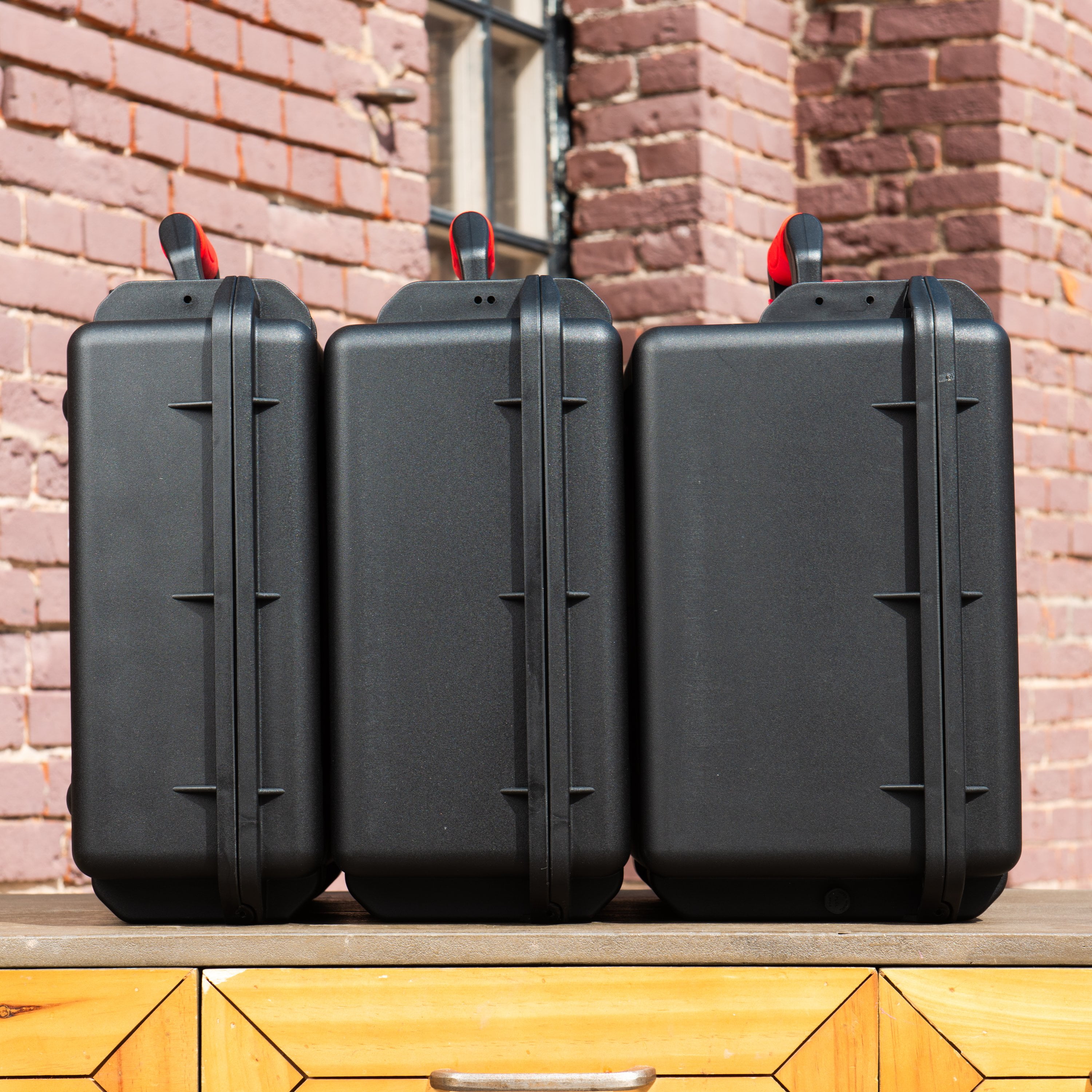 17" Hard case with cubed foam inside for laptop etc - DGCASE@50-02 | int: 15.35 x 10.43 x 5.13 in