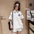thumbnail image 3 of Conjunto de Polo de verano para niñas, camiseta con cuello con volantes, pantalones cortos, ropa de moda de dos piezas de estilo coreano para niños medianos y grandes, 3 of 5