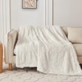 thumbnail image 3 of Manta de sherpa de piel sintética Blanket COOVA, 127 x 152 cm, color marfil, 3 of 6