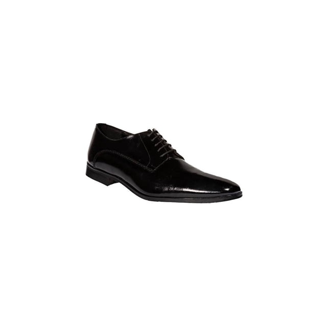 zapatos de vestir evolucion caballero hombre negro piel 60703 leon 60703p Zapato de vestir negro de piel, vista 3/4 lateral derecha con punta puntiaguda, cordones cerrados, costuras visibles en empeine y talón, suela lisa y tacón bajo sobre fondo blanco; a menudo usado para eventos formales.