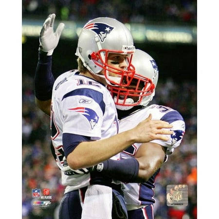 - Tom Brady celebrates his Record Breaking 50th touchdown of the 2007 season Photo Print