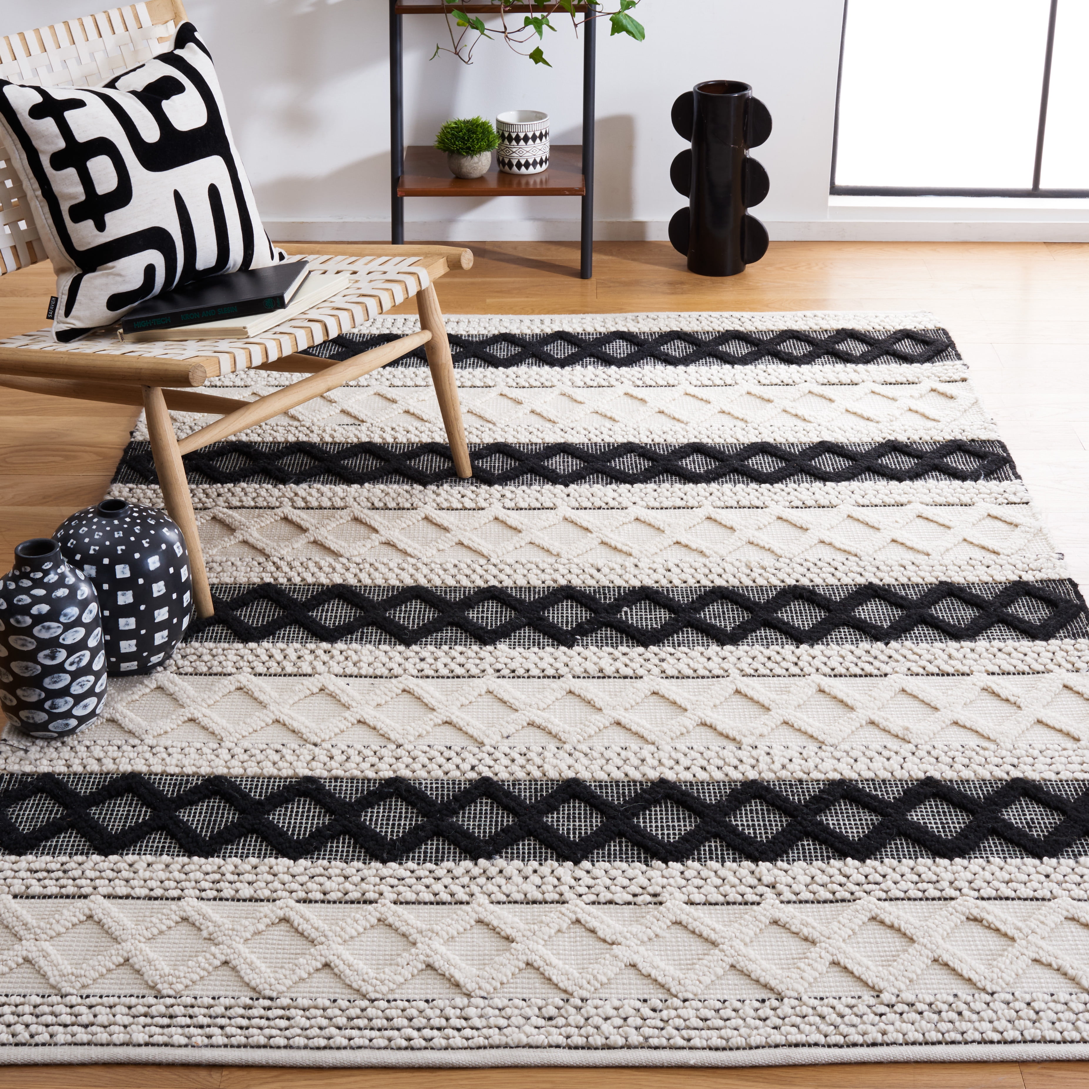 SAFAVIEH Natura Ronni Geometric Striped Area Rug, Ivory/Black, 5' x 8'