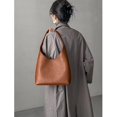 thumbnail image 5 of Bolso Hobo de gran capacidad para mujer, bolsa de mano de estilo minimalista, de cuero, de un solo hombro, estilo retro, 2024, 5 of 5