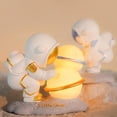 thumbnail image 2 of Lámpara LED de mesa de astronauta de resina de dibujos animados, lámpara de luna, luz nocturna, modelo moderno con pantalla de cristal de impresión 3D, lámpara de noche, 2 of 5