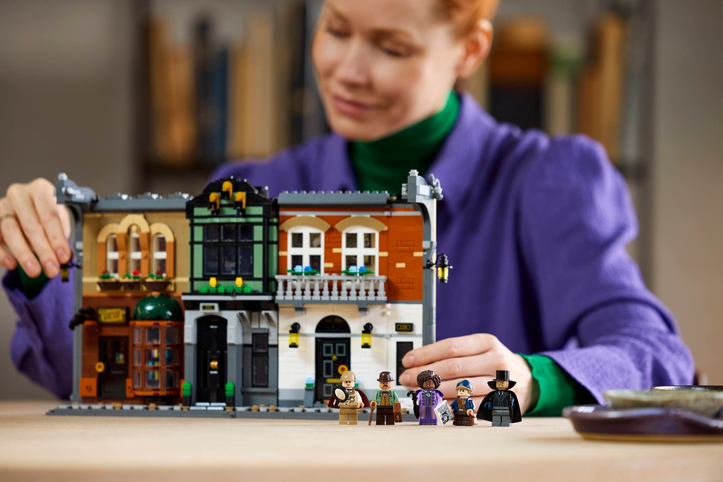 LEGO Icons Sherlock Holmes Book Nook 10351 Building Set – Victorian London Bookshelf Display with Minifigures, Collectible Literary Decor Model for Adults