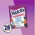 thumbnail image 2 of Welch's Bouchées aux Fruits, Baies et Cerises, Boîte de Collations, Boîte Sans Gluten de 28 Sachets, 2 of 8