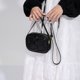 thumbnail image 4 of Bolso bandolera pequeño tejido para mujer, Bolso tejido, Bolso de hombro cuadrado (negro), 4 of 8