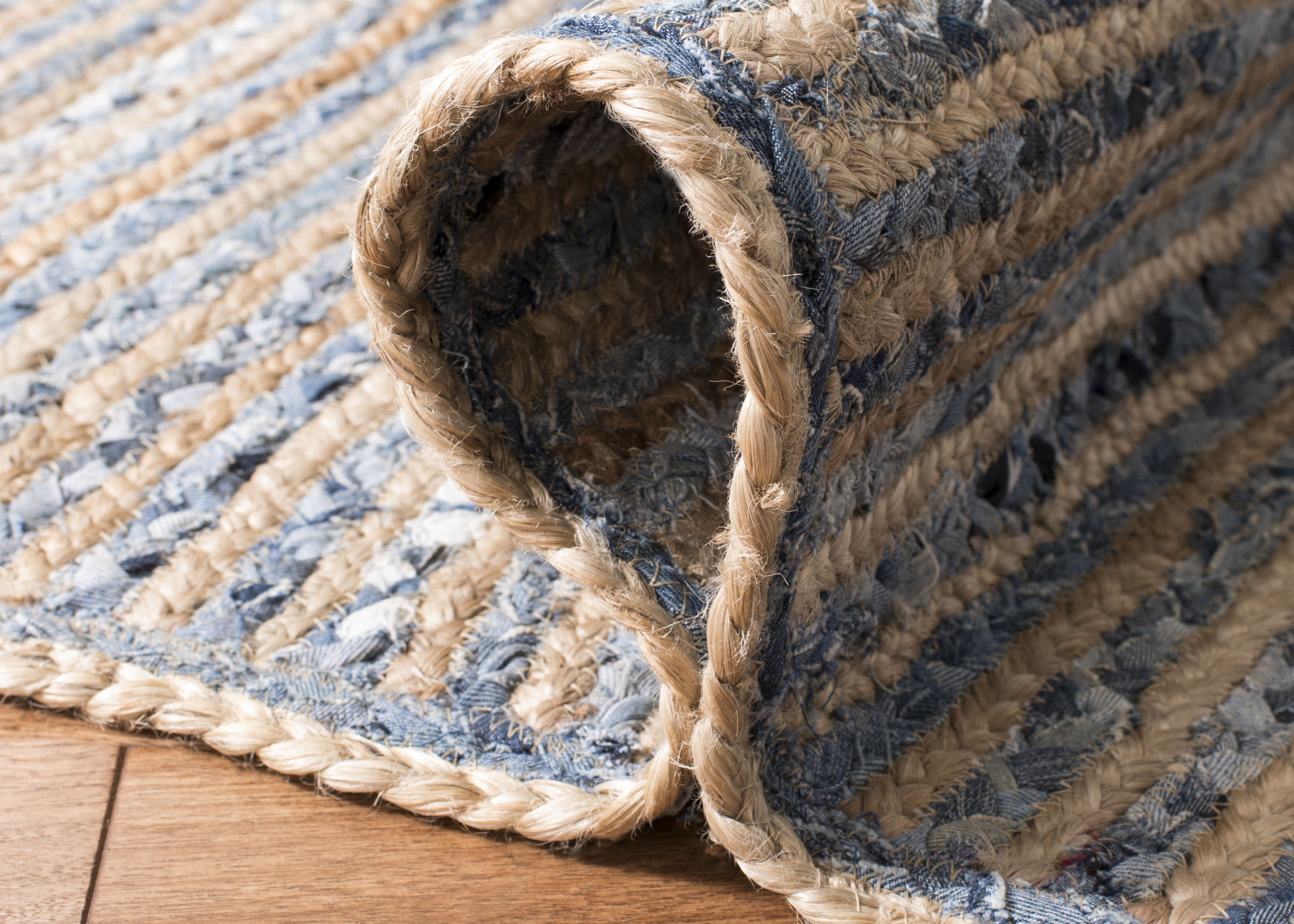 SAFAVIEH Cape Cod Andrina Geometric Area Rug, Natural/Blue, 5' x 5' Square