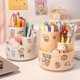 thumbnail image 4 of Organizador de escritorio multifuncional de plástico Kawaii, portalápices con pegatinas, soporte para teléfono, portalápices giratorio, papelería escolar, blanco, 4 of 5