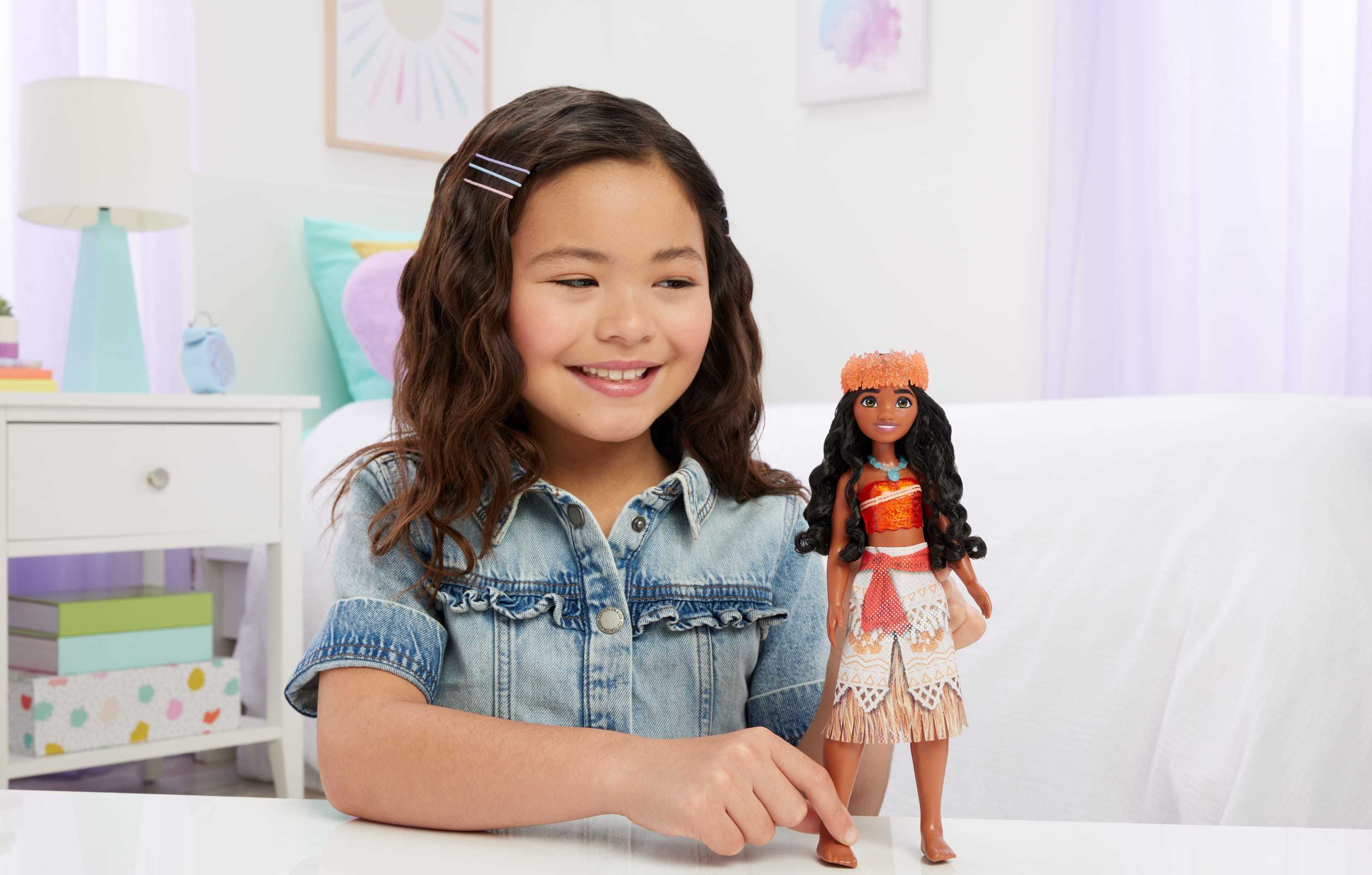 Disney Princess Moana Fashion Doll and Accessory, Toy Inspired by the Movie Moana, Ages 3+