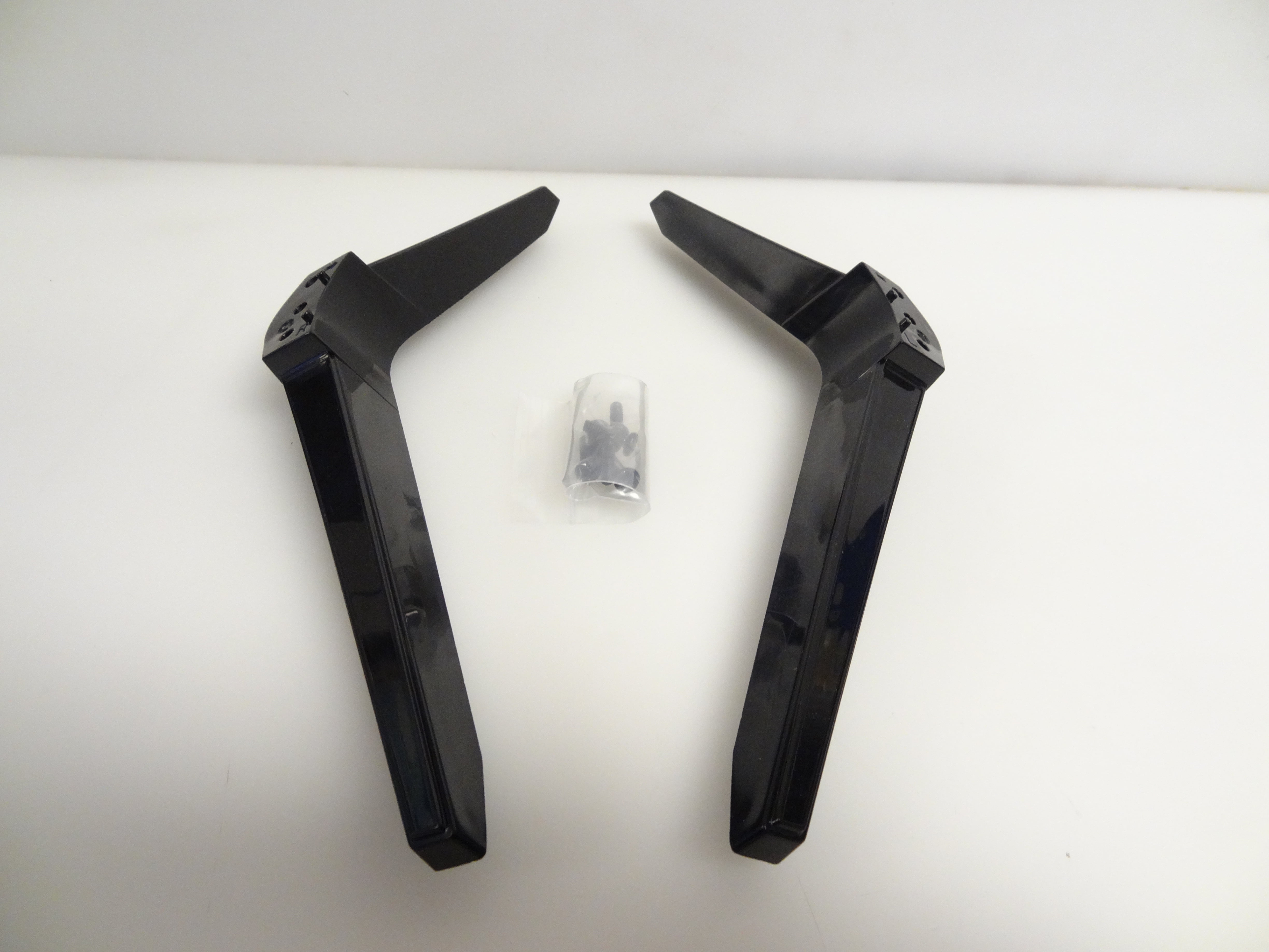 Westinghouse WE55UDT108 Stand Legs W/Screws NEW