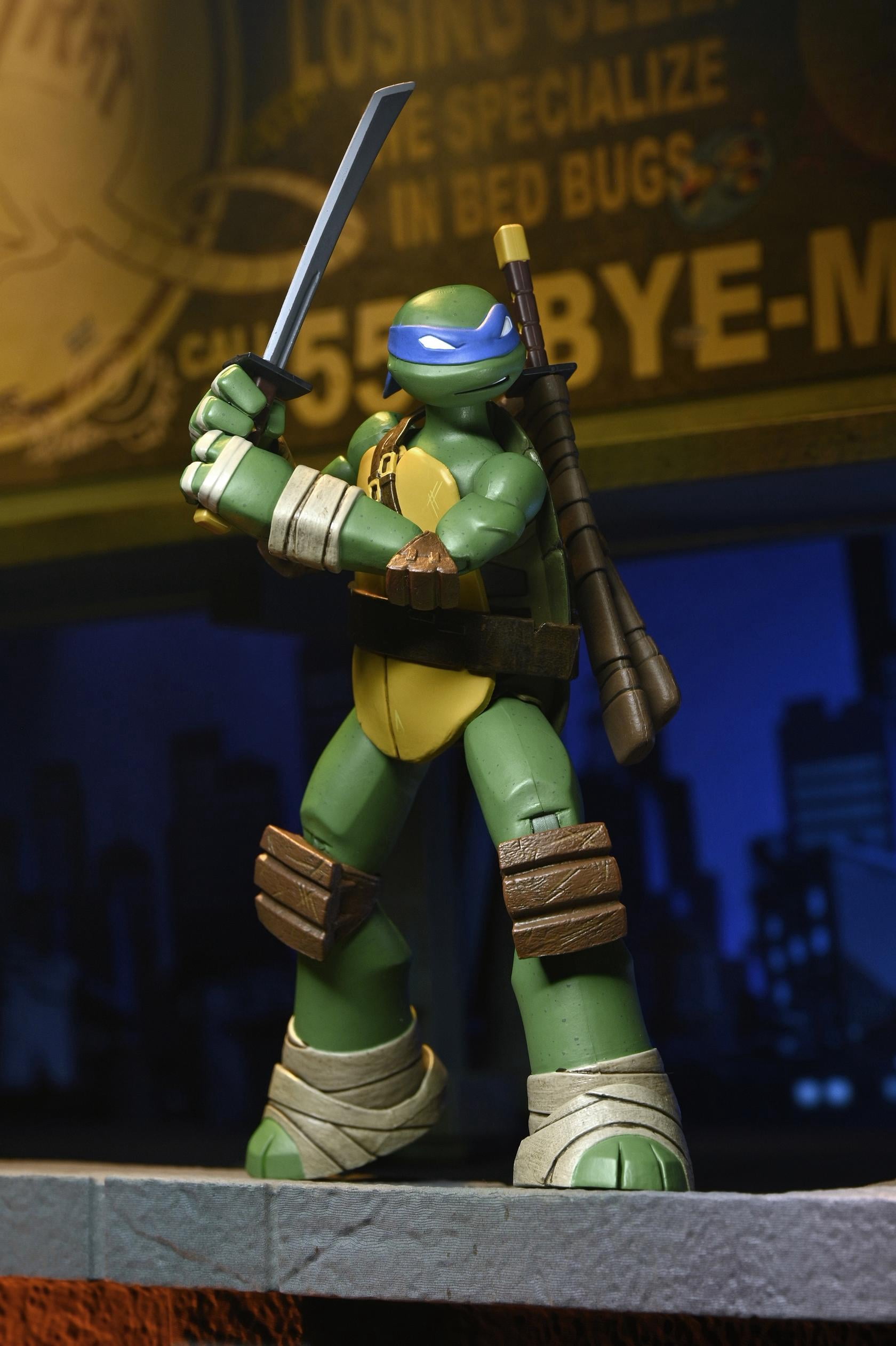 NECA x Teenage Mutant Ninja Turtles (2012 Cartoon) - 7" Scale Action Figure - Leonardo