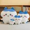 thumbnail image 3 of Muñeca de peluche de la serie Chiikawa de 25 a 60 cm, de gran tamaño, con dibujos animados de Hachiware, almohada suave, adorno para niña, juguete para regalo de cumpleaños, 3 of 5