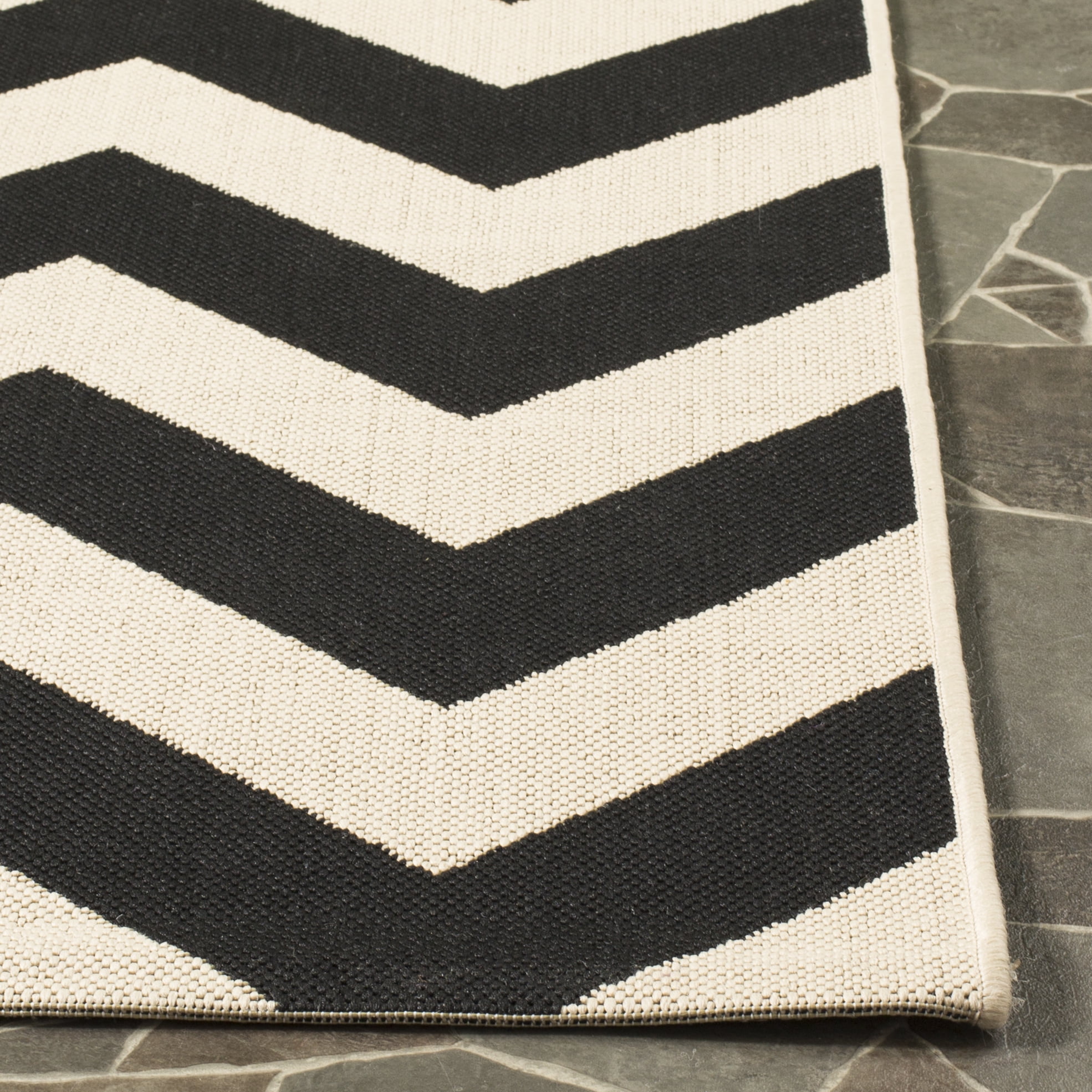 Safavieh Courtyard Bailey Chevron Indoor/Outdoor Area Rug, Black/Beige, 2' x 3'7"