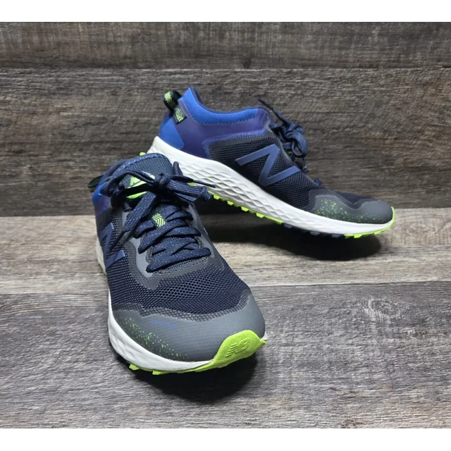 New Balance Mens Size 9 Blue Running Shoes Sneakers