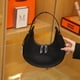 thumbnail image 3 of Bolso de mano de cuero de moda para mujer, estilo hobo, con forma de media luna, para hombro y debajo del brazo, 3 of 5