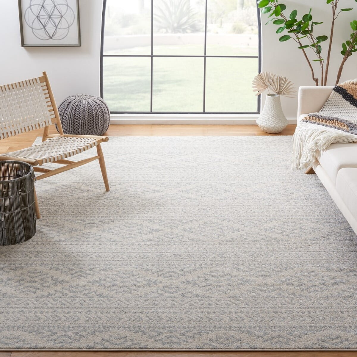 SAFAVIEH Tulum Lakisha Distressed Southwestern Area Rug, 8' x 10', Ivory/Light Grey