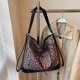 thumbnail image 3 of Bolso de gran capacidad estilo universitario para mujer, nueva mochila con estampado de leopardo popular de otoño 2024, bolso bandolera, 3 of 5
