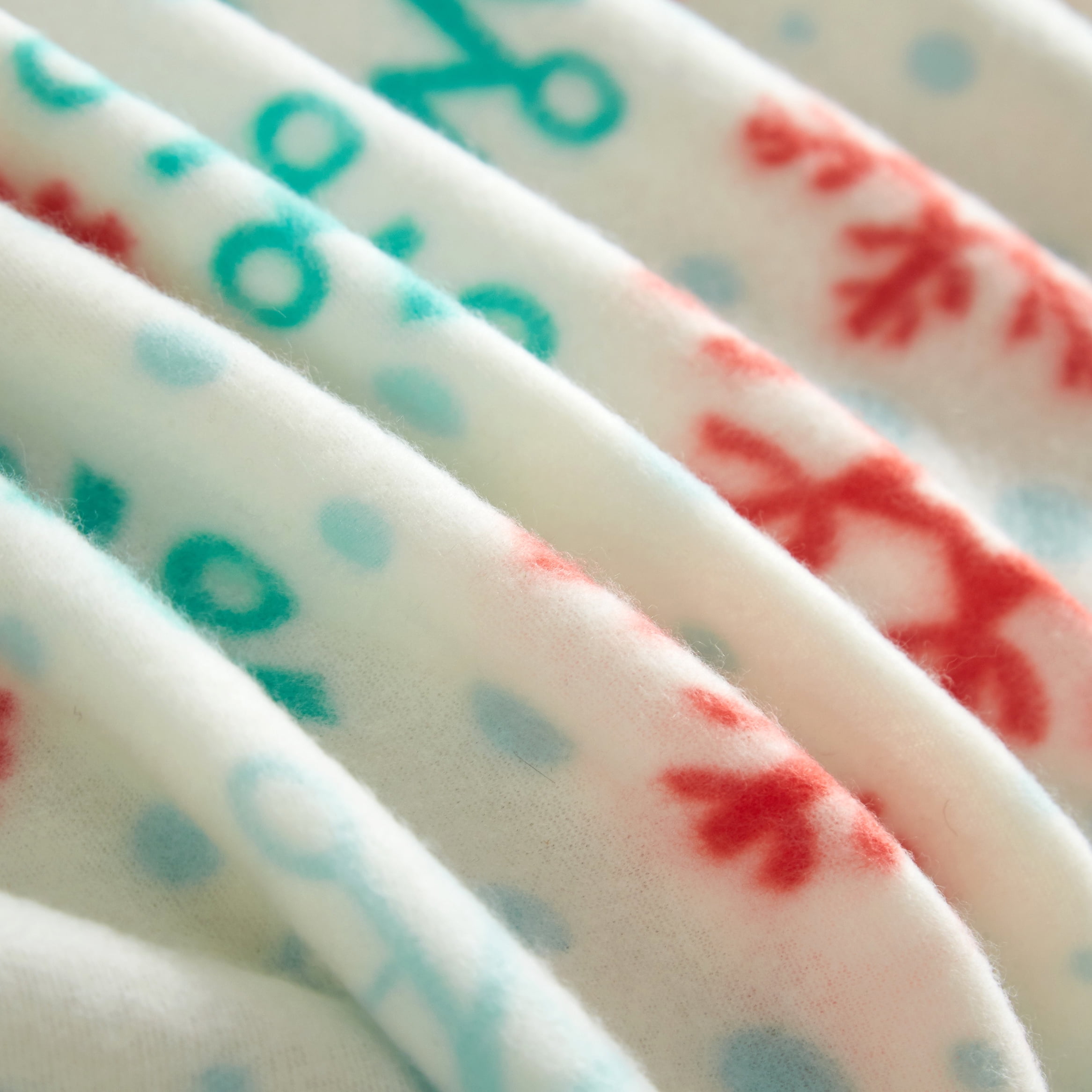 Mainstays Fleece Throw, White Snowflake 50x60