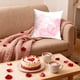 thumbnail image 5 of Funda de cojín con forma de corazón para San Valentín | Regalo romántico para parejas | Funda de cojín decorativa de poliéster rosa de 45 x 45 cm para sofá cama y salón, 5 of 6