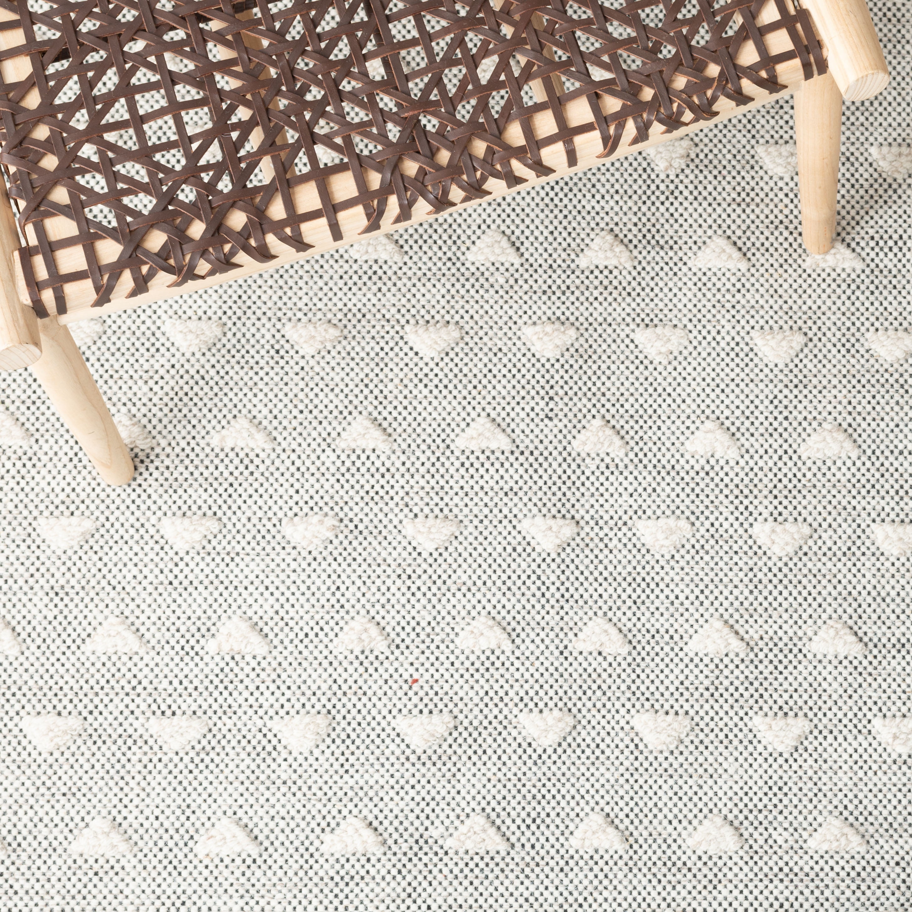 SAFAVIEH Vermont Wyatt Geometric Area Rug, Ivory/Black, 5' x 8'