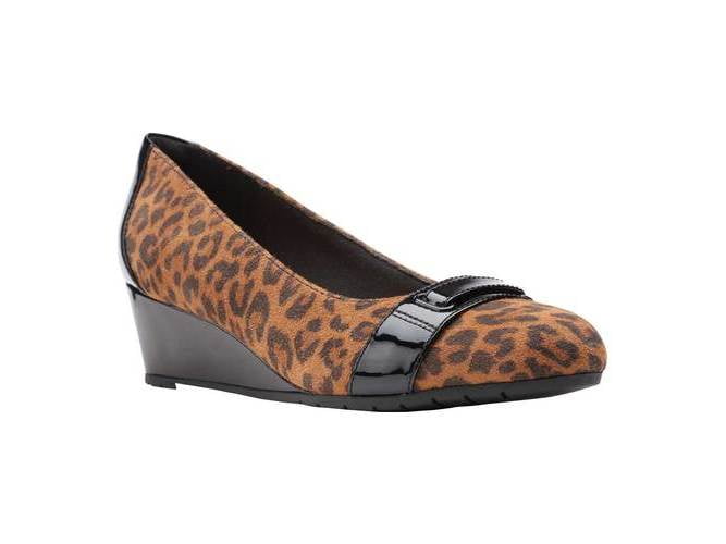 clarks mallory wedge pump