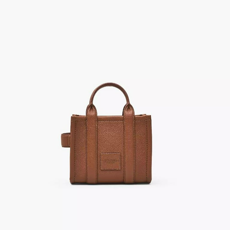 MARC JACOBSレザー ミニ トートバッグ ARGAN OIL Marc Jacobs The Leather Small Tote Bag in Argan Oil | REVOLVE