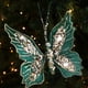 thumbnail image 1 of Adornos navideños de mariposas | Mariposas con clip de lentejuelas | Colores rojo, verde, plateado y dorado rosa | Diseño navideño de 17 x 15 cm, 1 of 5