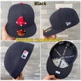 thumbnail image 3 of [Stock Listo] Boston Red Sox Gorra De Béisbol Ala Plana No Ajustable Unisex Hip Hop Snapback Hombres Circunfe De Cabeza Grande, 3 of 4