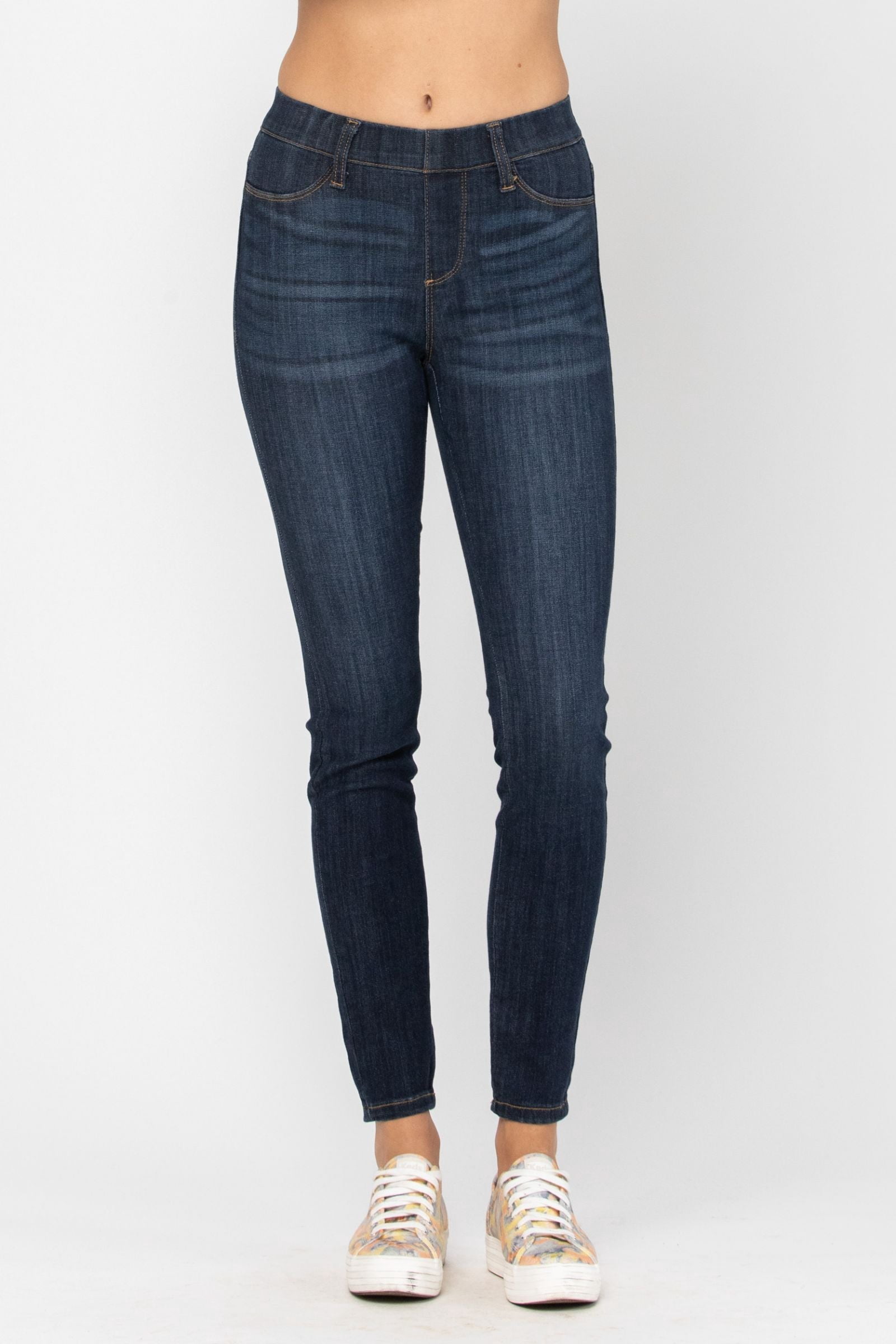 Judy Blue Mid Rise Skinny Pull-On 
