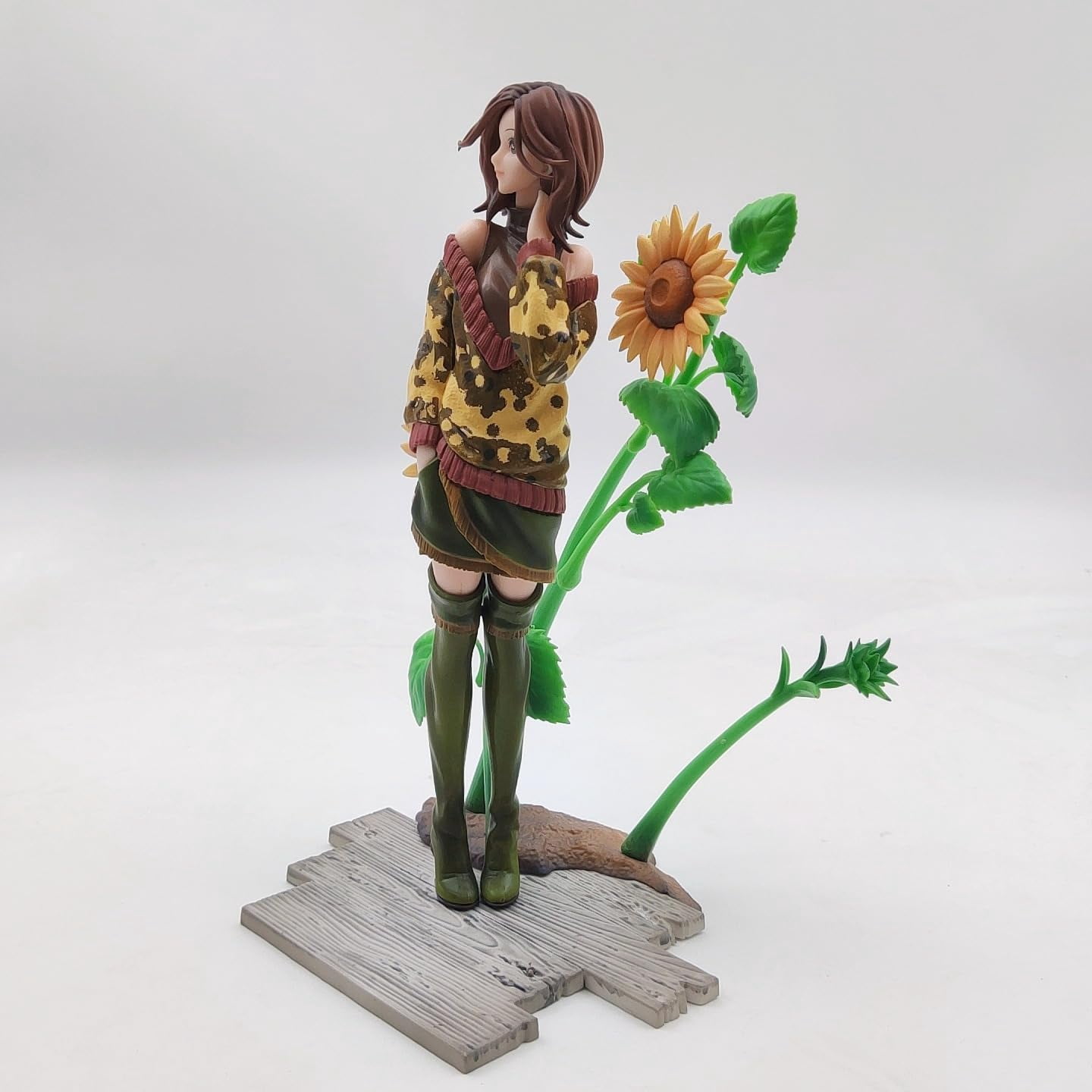 Oosaki Nana Figure Komatsu Nana, Standing Sunflower RoseAction Figure 24cm/9.4inch Anime Character Statue, Green