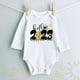 thumbnail image 4 of Gibobby Pañalero de algodón Mi primera ropa de Año Nuevo para recién nacido, bebé, niño y niña, trajes de Año Nuevo, conjunto de mono con estampado de letras(Blanco, 3-6 Meses), 4 of 5