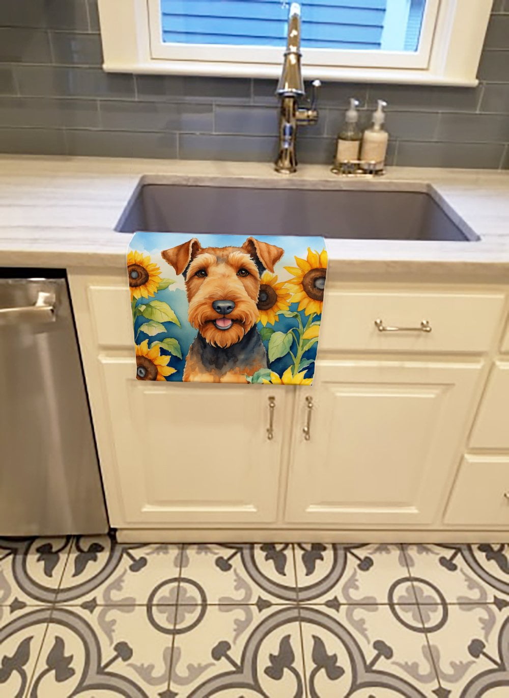 Carolines Treasures DAC6002KTWL 25 x 15 in. Airedale Terrier in Sunflowers Kitchen Towel