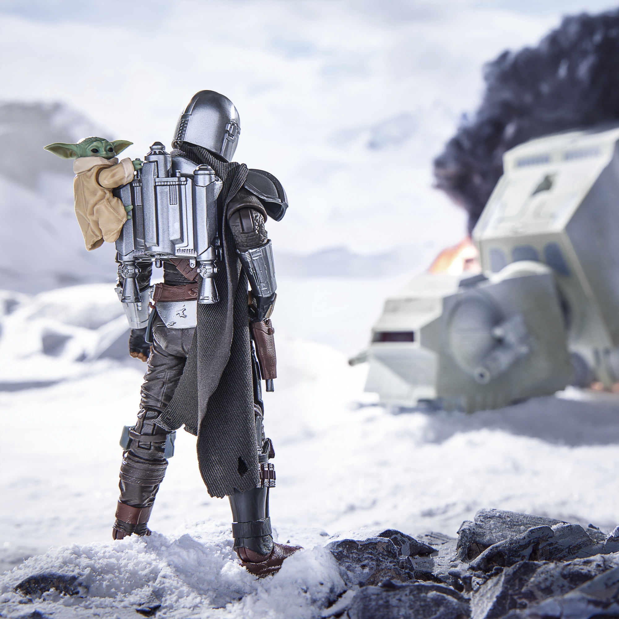 Star Wars The Black Series, figurine deluxe Le Mandalorien et Grogu à l'échelle 15 cm, Star Wars: The Mandalorian & Grogu, cadeau