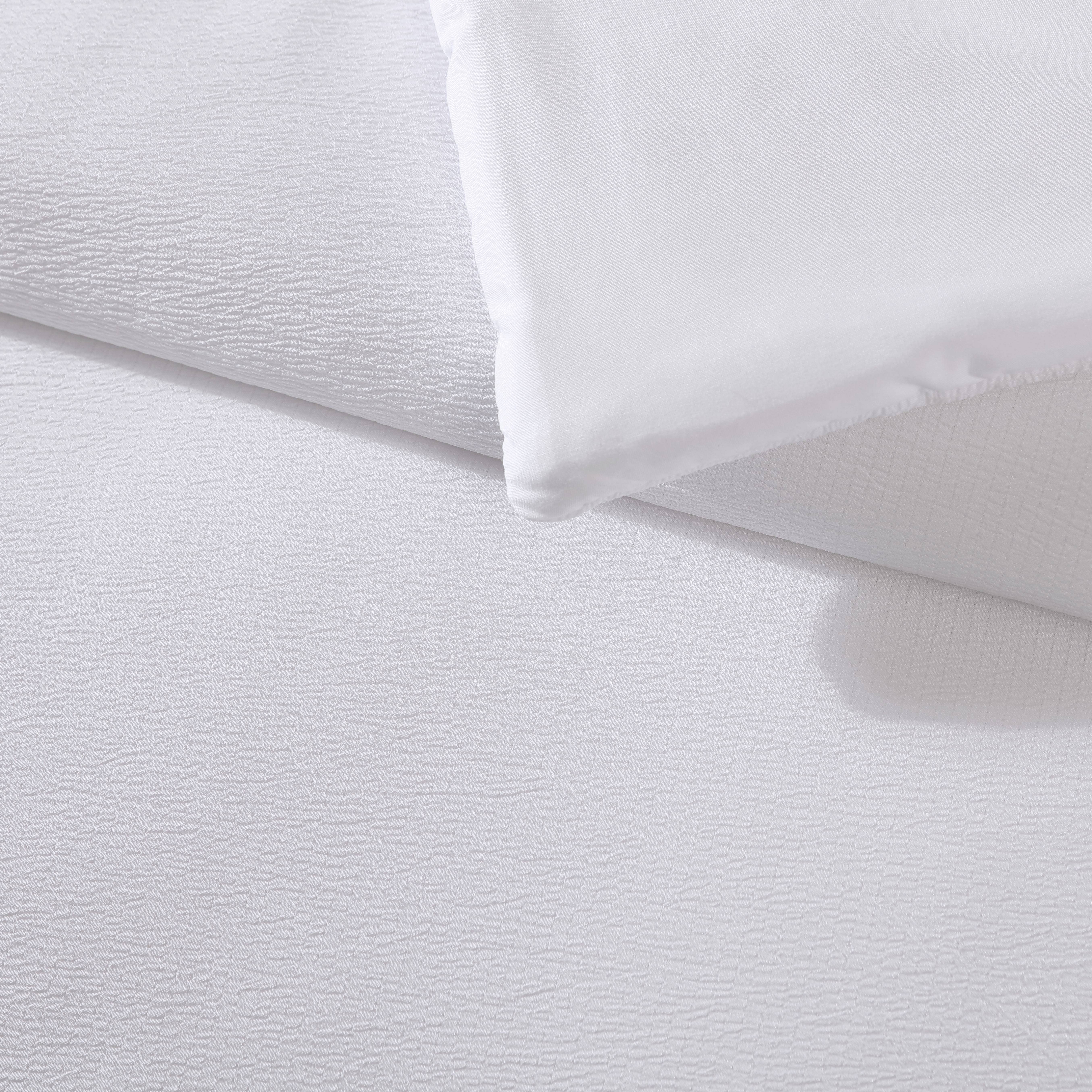Mainstays Artic White Comforter, Queen