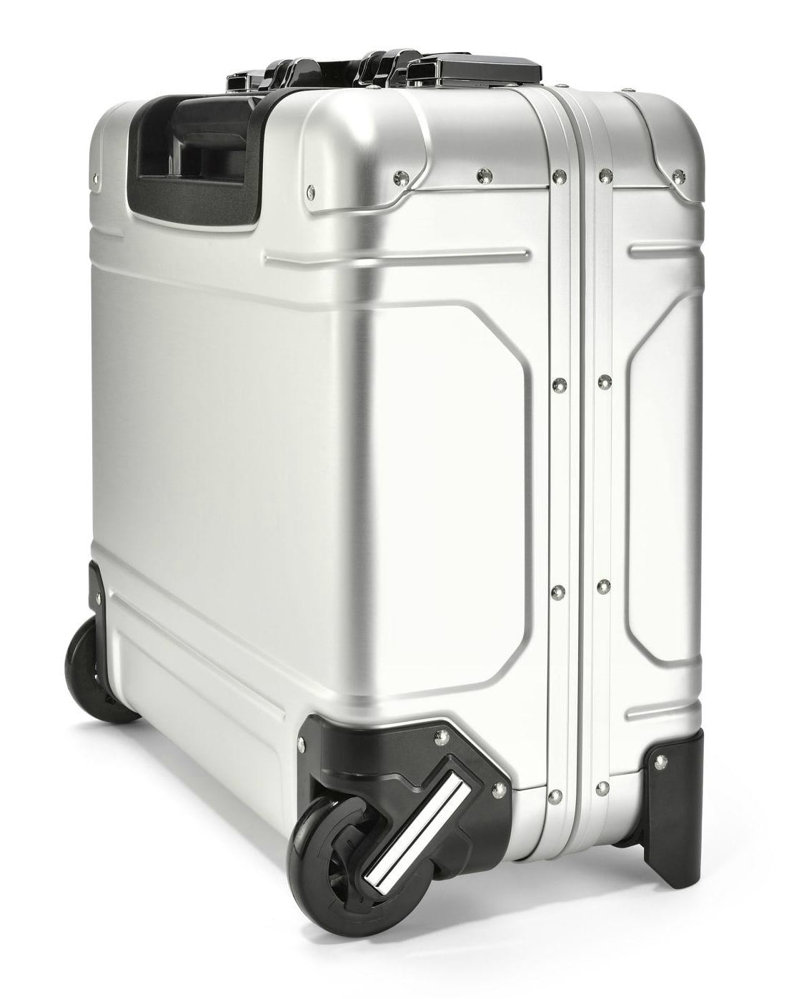 ZERO HALLIBURTON ロナウジーニョサイン入りカメラケース ロナウジーニョが「ゼロハリバートン」のアンバサダーに就任