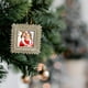 thumbnail image 4 of Marco de fotos navideño de resina | Decoración navideña de cedro nevado | Adorno personalizado DIY para árbol y hogar | Color dorado champán | 8 x 8 cm, 4 of 7