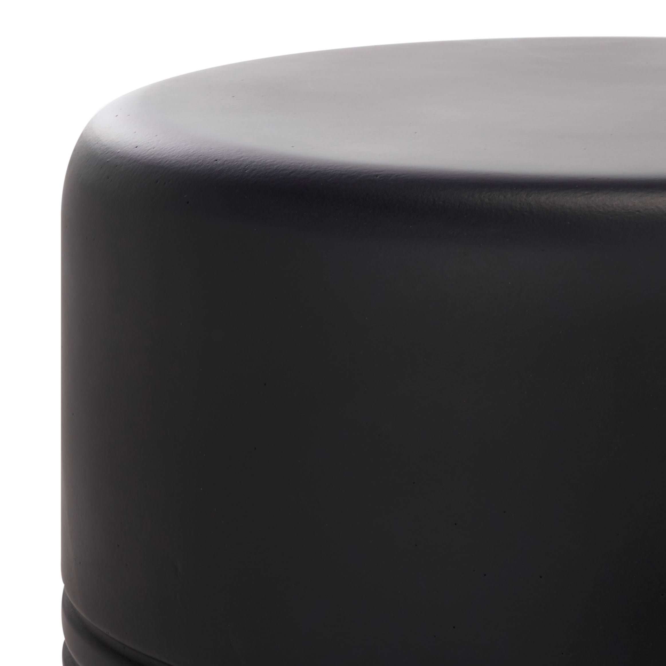 Safavieh Astrid Outdoor Modern Cement Round End Table, Matte Black