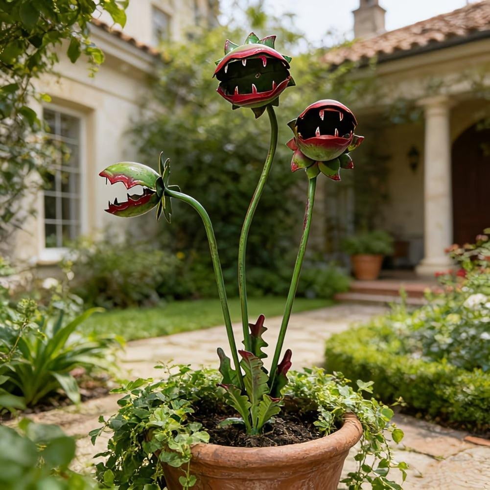 Wrought Iron Piranha Plant Garden Stake, Robust Metal Carnivorous Flower Statue, Resilient Hand-Painted Spooky Yard Art for Halloween & Gothic Decor, Sturdy 11.8-Inch Outdoor Ground Ornament