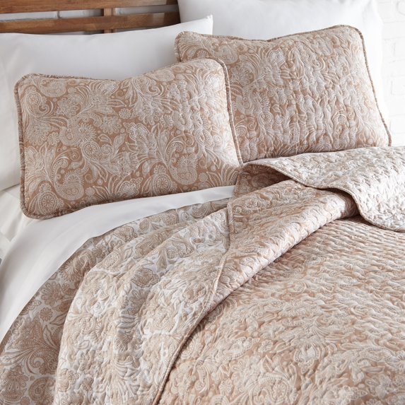 Southshore Fine Linens Perfect Paisley Lightweight Reversible Quilt and Sham Set