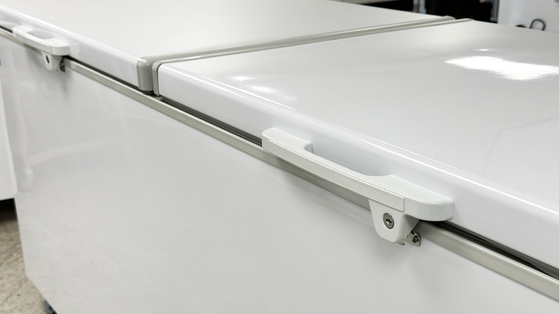 NSF 84" Commercial Chest Freezer – 22 Cu.Ft. Deep Freezer with Dual Top-Open Doors, White