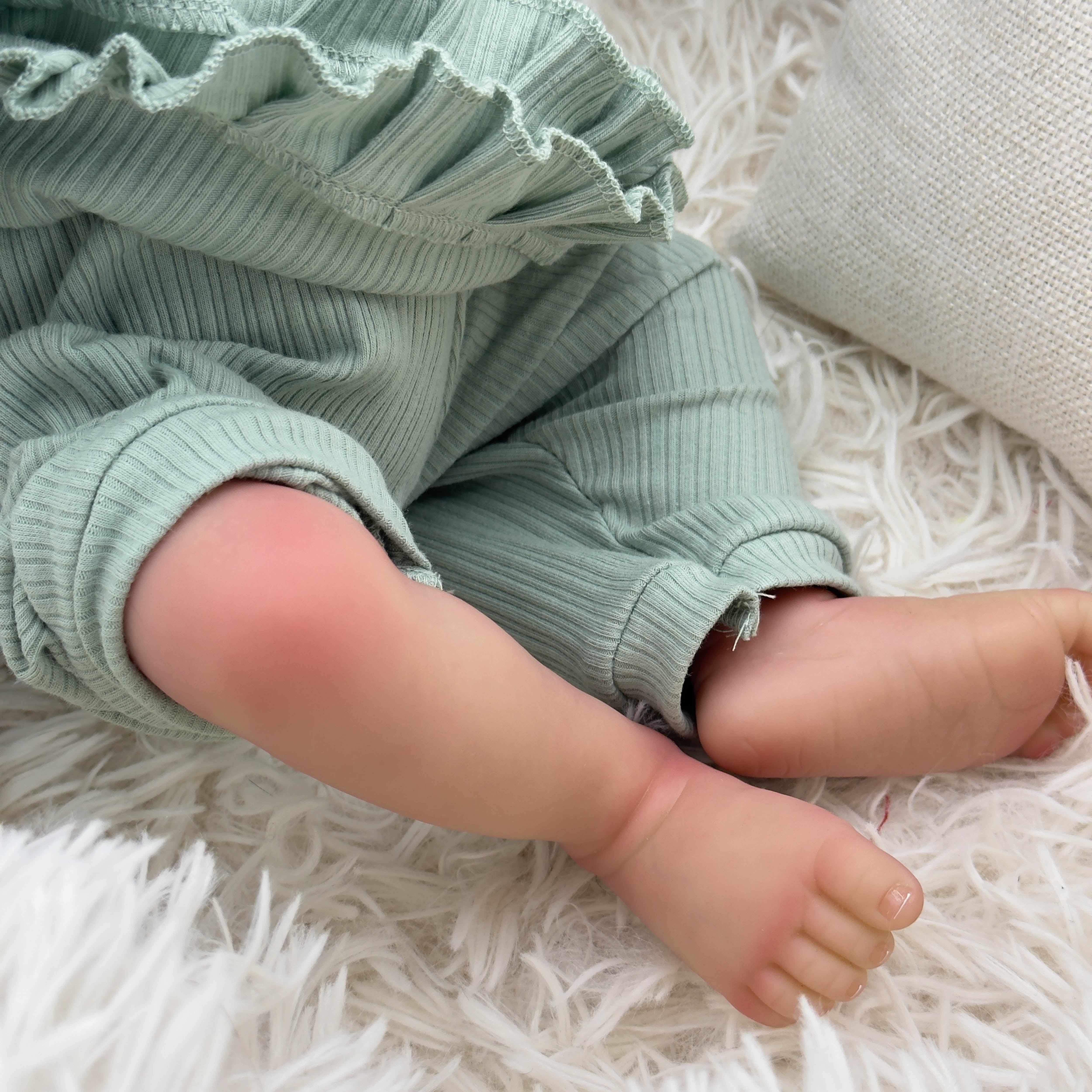iCradle Cuddly Asleep Lifelike Reborn Baby Dolls 18 Inch 45cm Lovely Realistic Babies Soft Cloth Body Green Set Gift for Kids 3+
