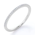 thumbnail image 1 of JeenMata Alianza de Boda Clásica de 0,25 Quilates con Detalles de Pavé de Moissanita de Corte Redondo en Baño de Oro Blanco de 18 K sobre Plata, 1 of 3