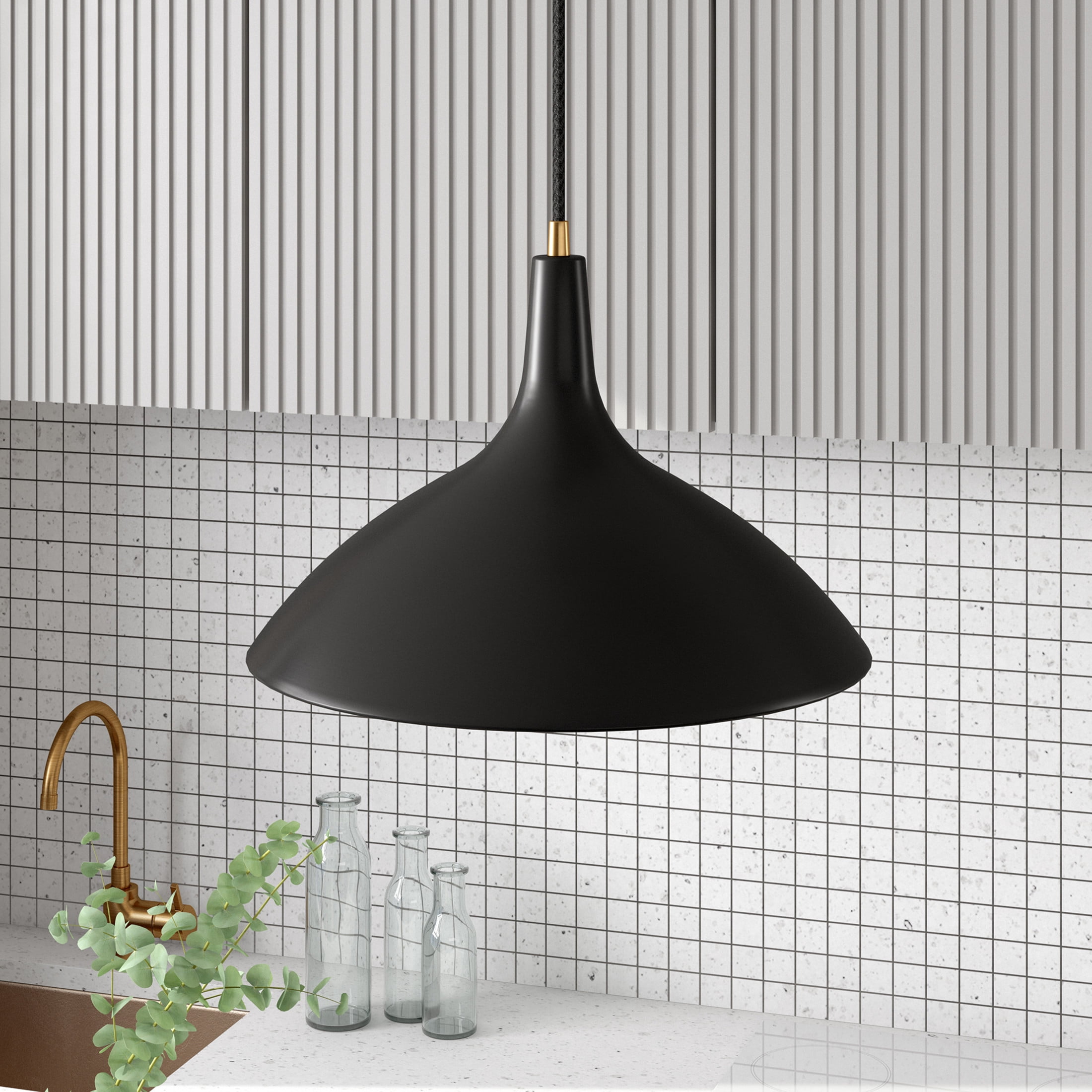Evelyn&Zoe 14" Matte Black/Brass Metal Pendant
