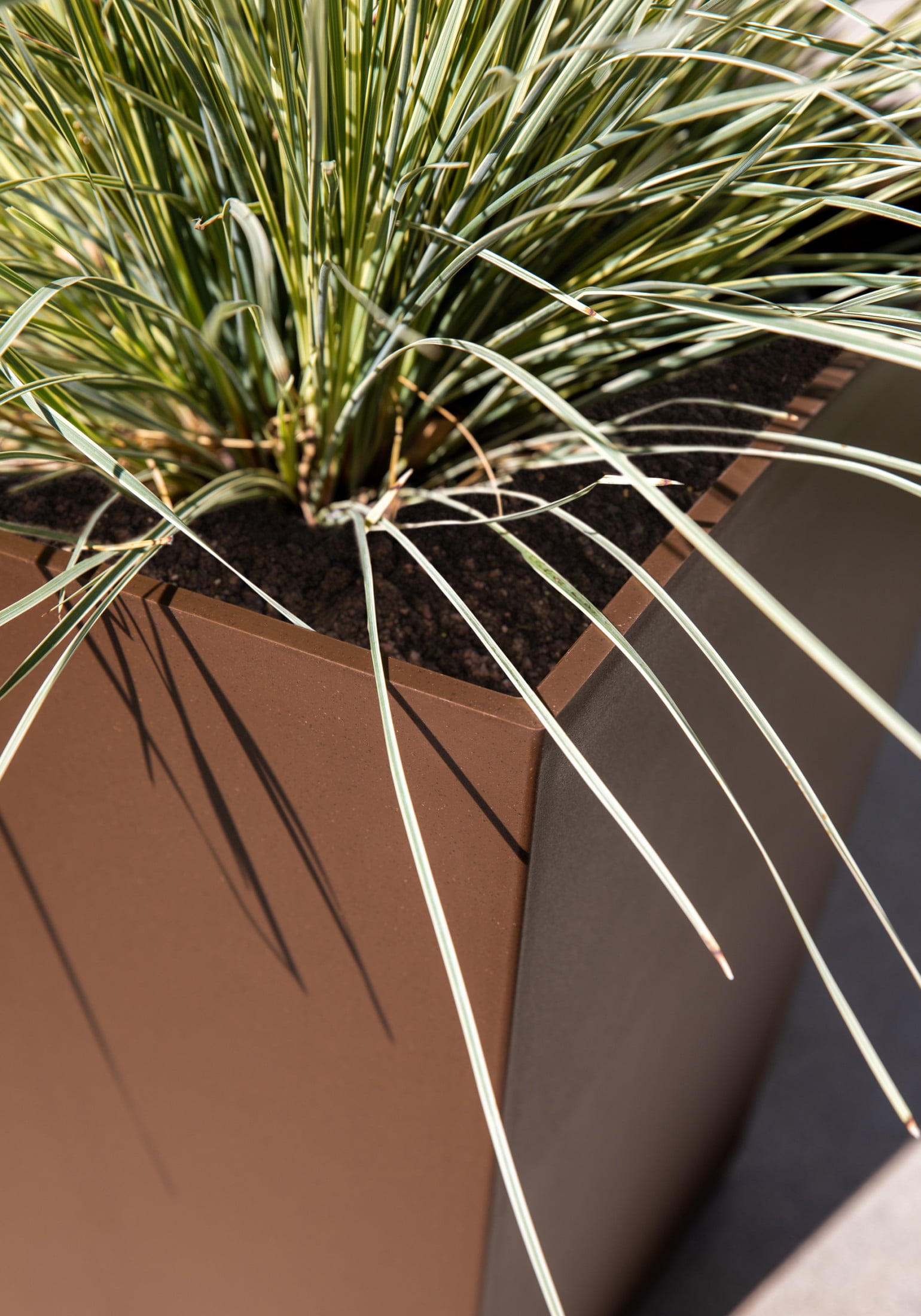 Veradek Pure Series Nobleton 22" Plastic Planter - Espresso
