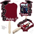 thumbnail image 1 of Abanicos de graduación de la promoción de 2026 con asa: accesorios fotográficos de doble cara para regalos de recuerdo, artículos para fiestas de graduación y decoración de fotomatones., 1 of 5